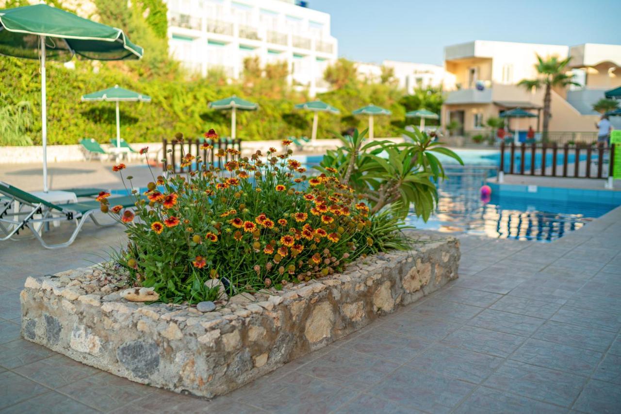 Hotel Kathrin Beach Аделіанос-Камбос Екстер'єр фото